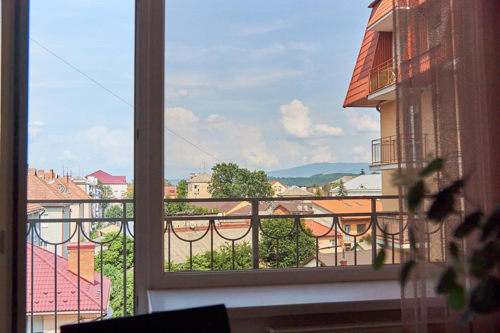Lux Apartment Mukacheve Exterior photo